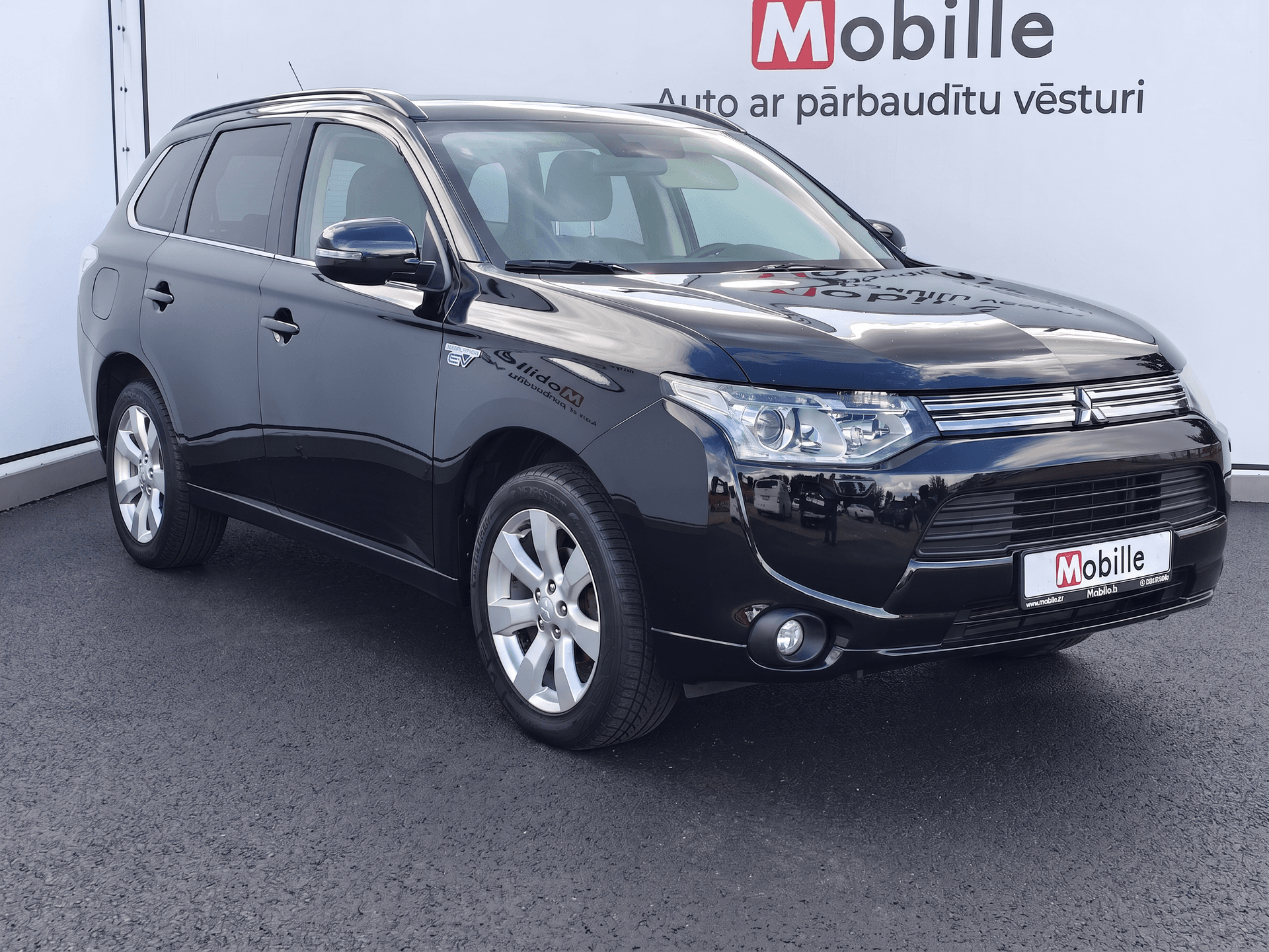 Mitsubishi Outlander Hibrīds