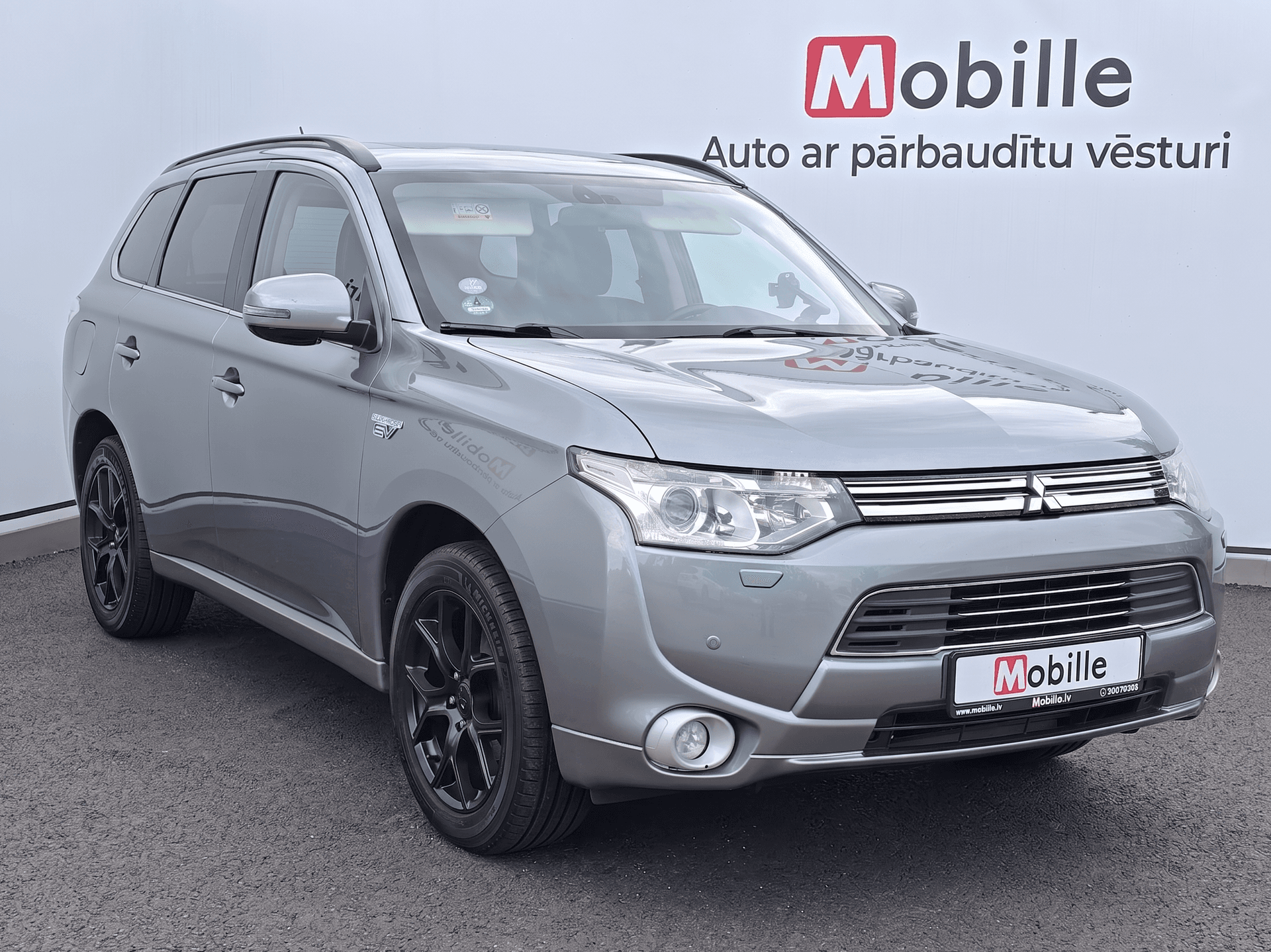 Mitsubishi Outlander Hibrīds