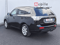 Mitsubishi Outlander Hibrīds