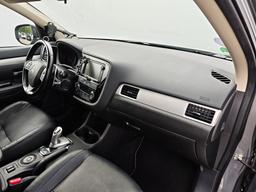Mitsubishi Outlander Hibrīds