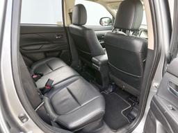 Mitsubishi Outlander Hibrīds
