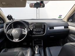 Mitsubishi Outlander Hibrīds