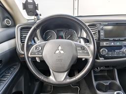 Mitsubishi Outlander Hibrīds