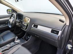 Mitsubishi Outlander Hibrīds
