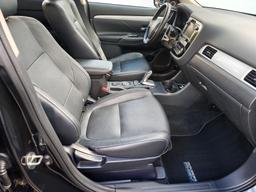Mitsubishi Outlander Hibrīds