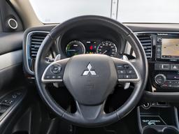 Mitsubishi Outlander Hibrīds